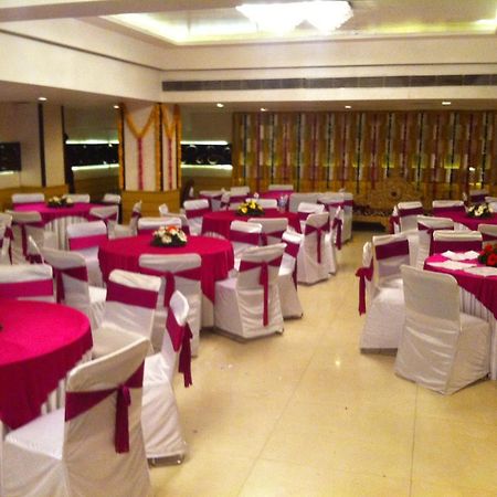 The Rajshahi Palace Hotel Индор Екстериор снимка