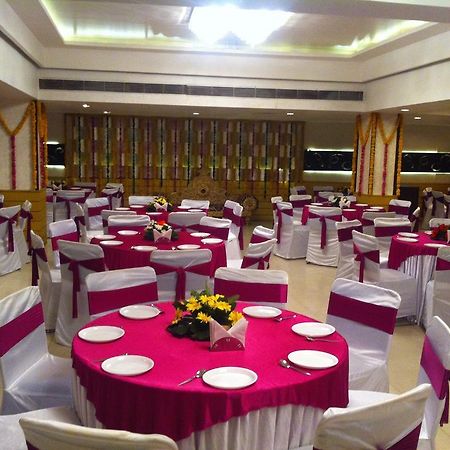The Rajshahi Palace Hotel Индор Екстериор снимка