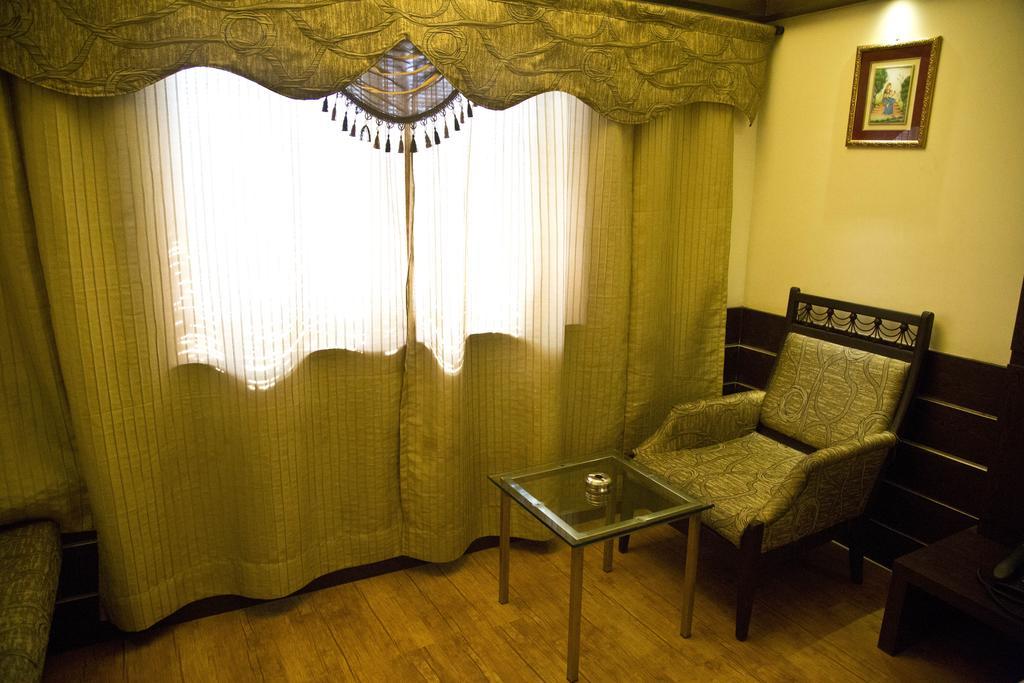 The Rajshahi Palace Hotel Индор Екстериор снимка