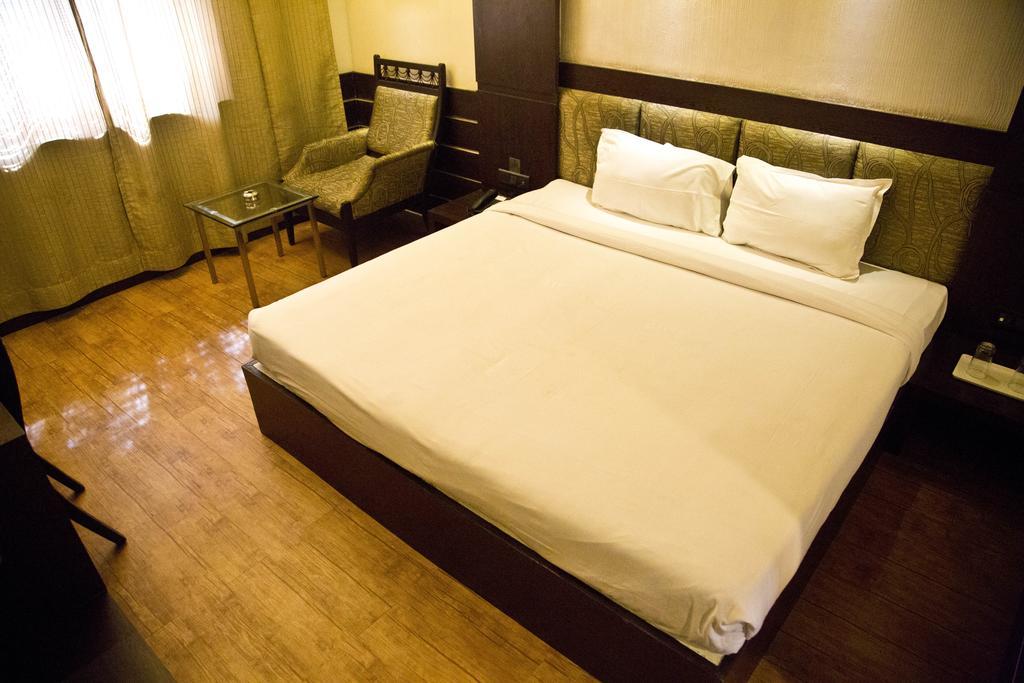 The Rajshahi Palace Hotel Индор Стая снимка